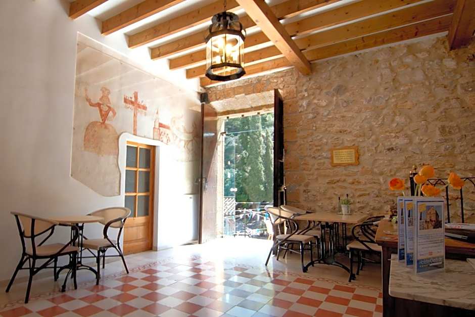 Petit Hotel Hostatgeria La Victoria