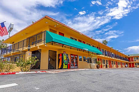 Hotel Avenida - Oceanside Camp Pendleton