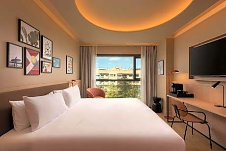 Preferred King Room with City View