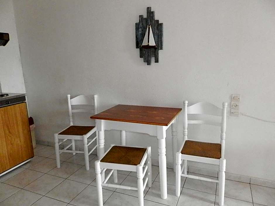 Aeolos Hotel Apartments