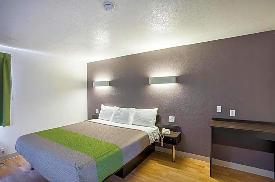 Studio 6-Buttonwillow, CA