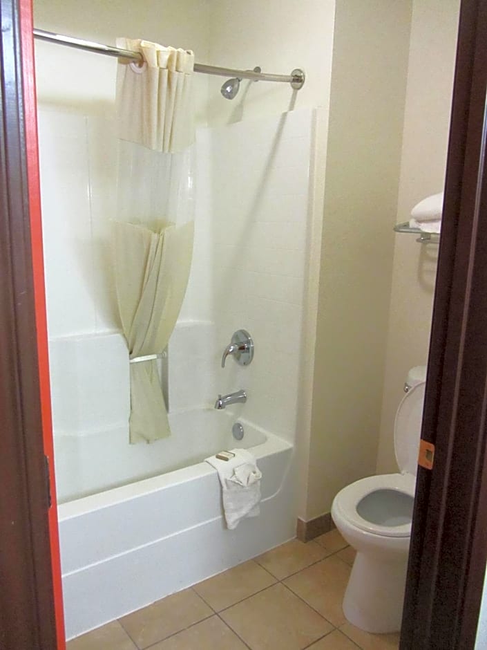 Howard Johnson by Wyndham Lubbock TX