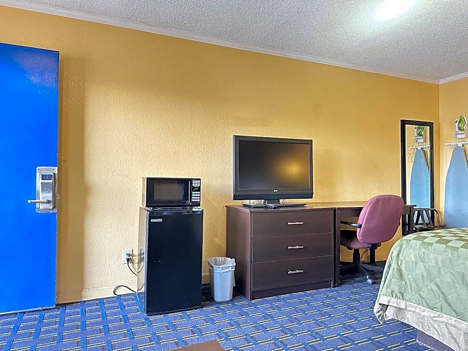 Rodeway Inn & Suites Plymouth Hwy 64