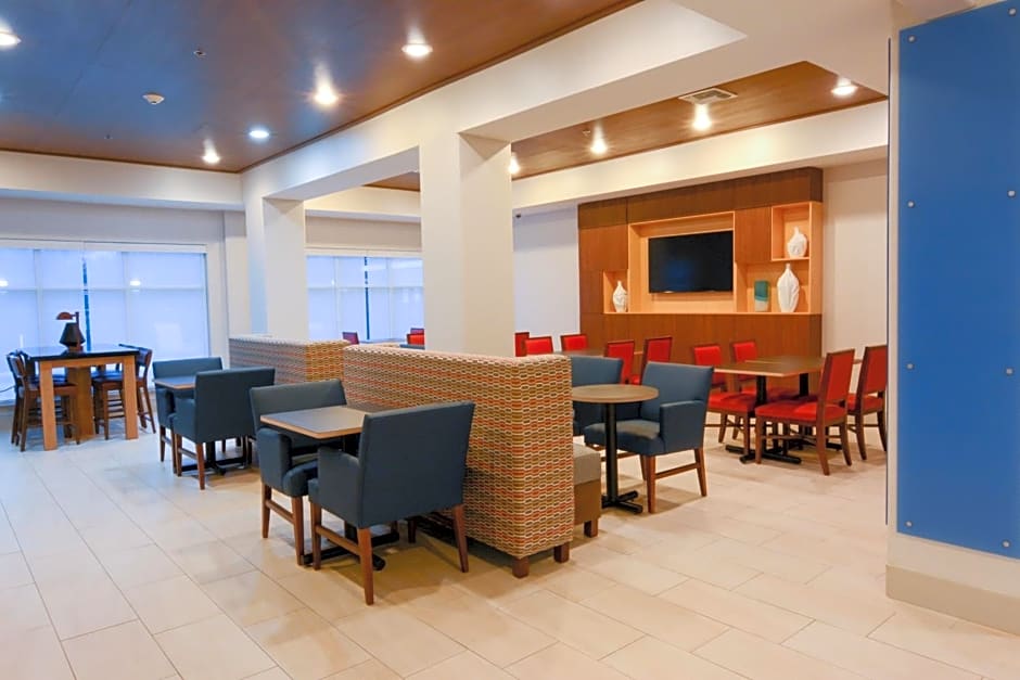 Holiday Inn Express Hotel & Suites New Boston