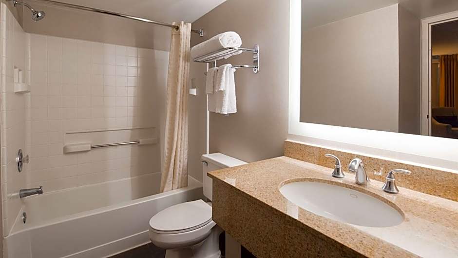 Best Western Plus La Plata Inn