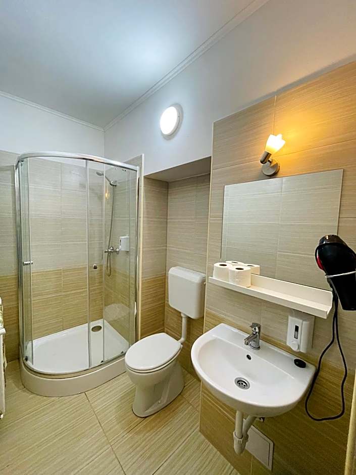 Easy Star Hotel