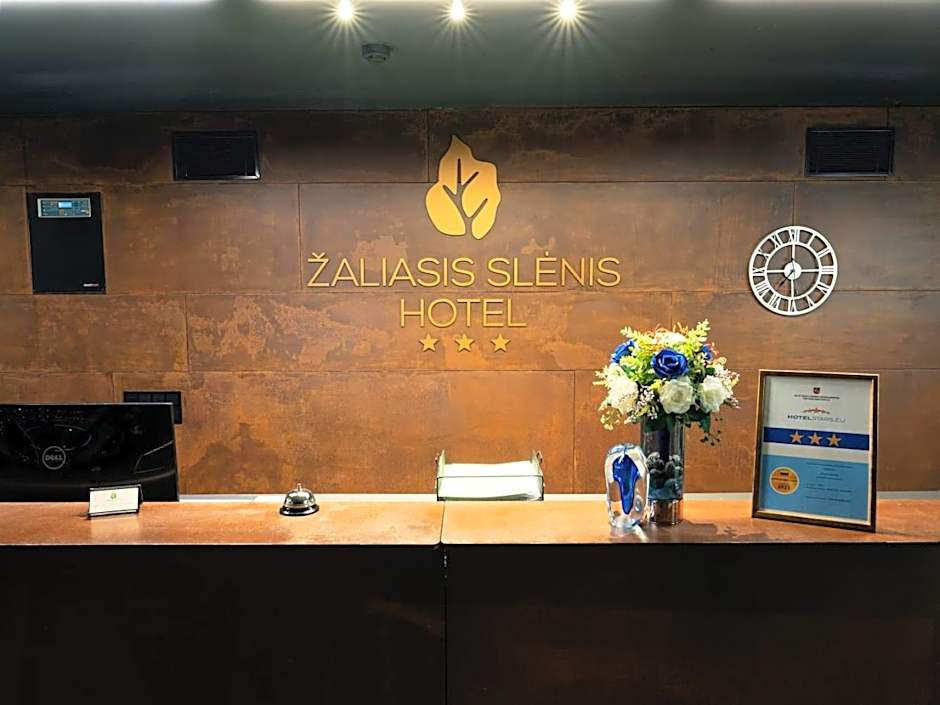 Zaliasis slenis - Self check-in hotel - Free parking