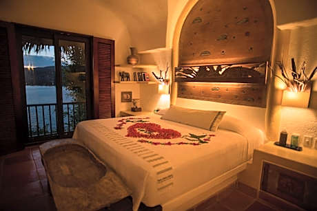 Master Pool Suite Oceanfront