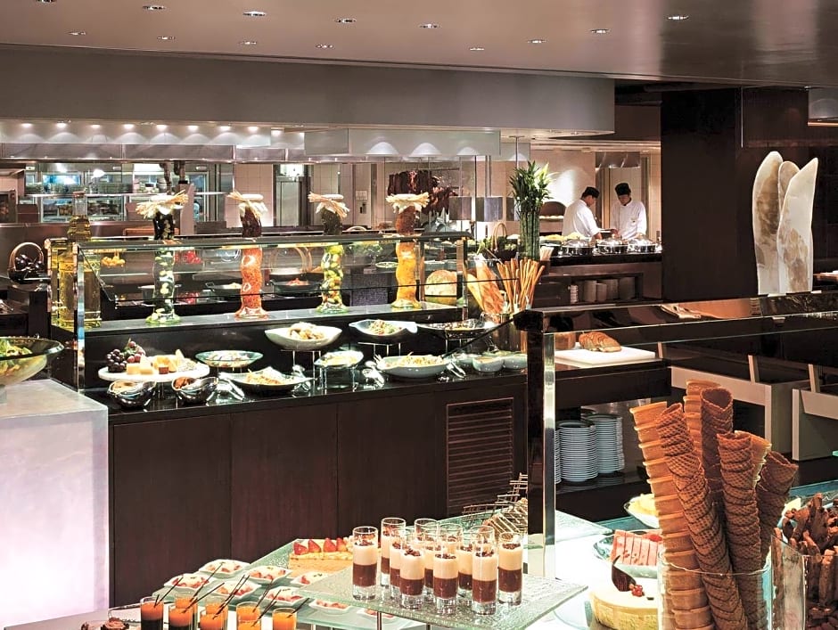 Shangri-la's Far Eastern Plaza Hotel, Taipei