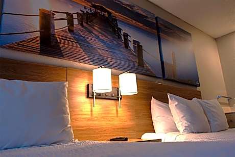 Exterior Room with Two Queen Beds - Non-Smoking
