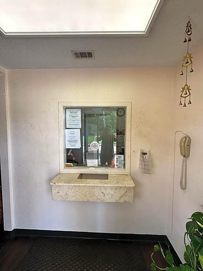 Regency Inn Jewett