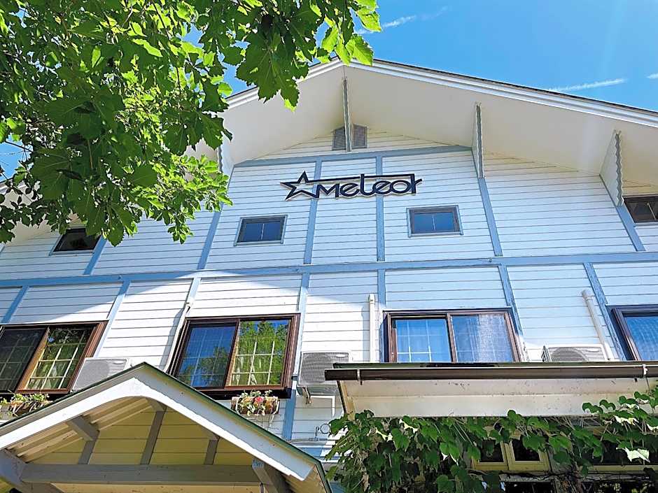 Hakuba Pension & Log Hotel Meteor