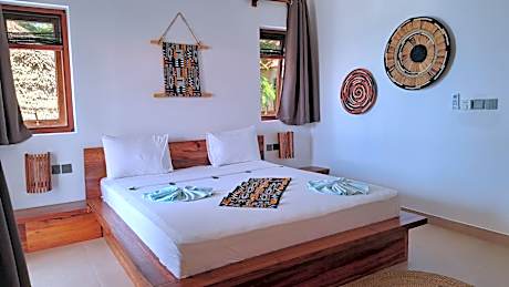 Deluxe Double Room with Side Sea View