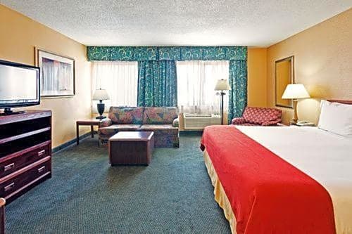 Holiday Inn Express Hotel Fort Campbell-Oak Grove By IHG