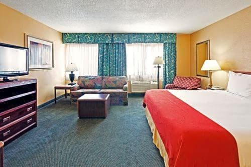 Holiday Inn Express Hotel Fort Campbell-Oak Grove