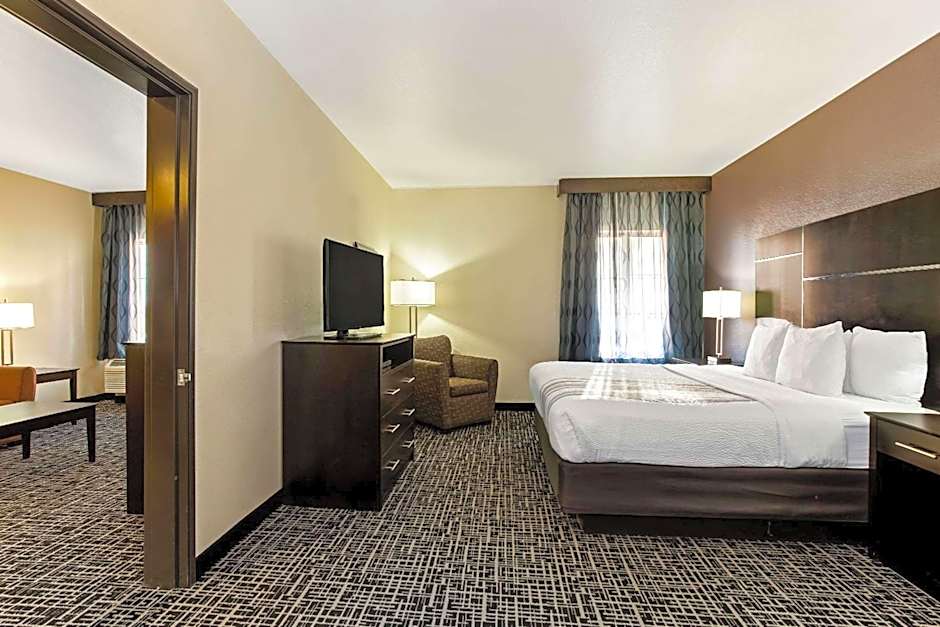 La Quinta Inn & Suites by Wyndham Denver Gateway Park