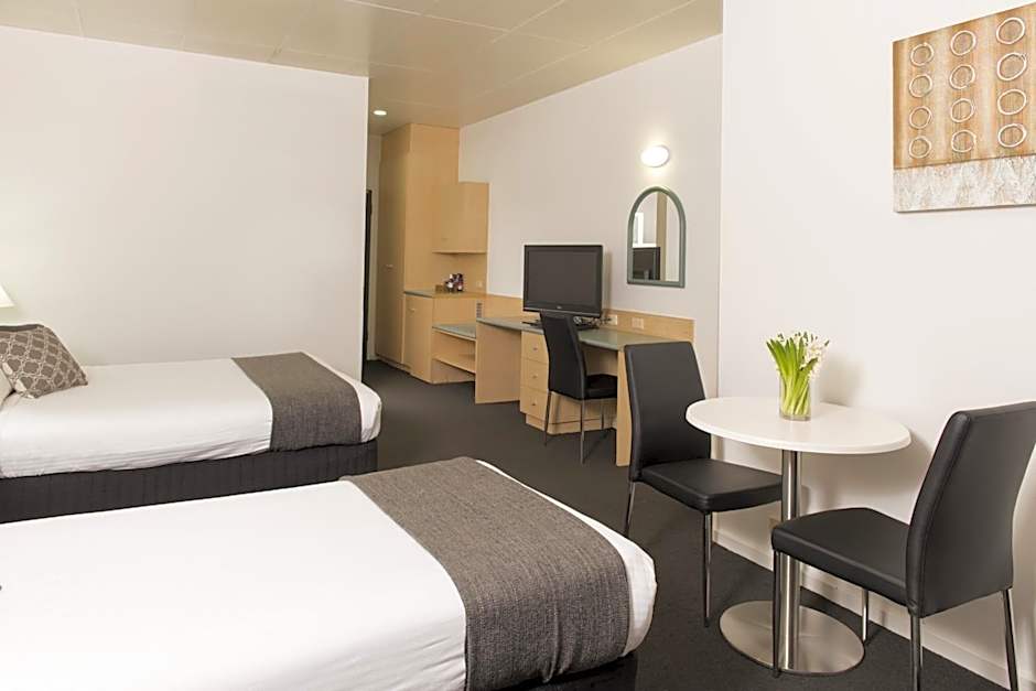 Adelaide Riviera Hotel