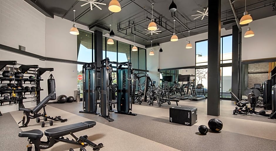 SuitesRUs Apart Hotel near Dodgers Stadium