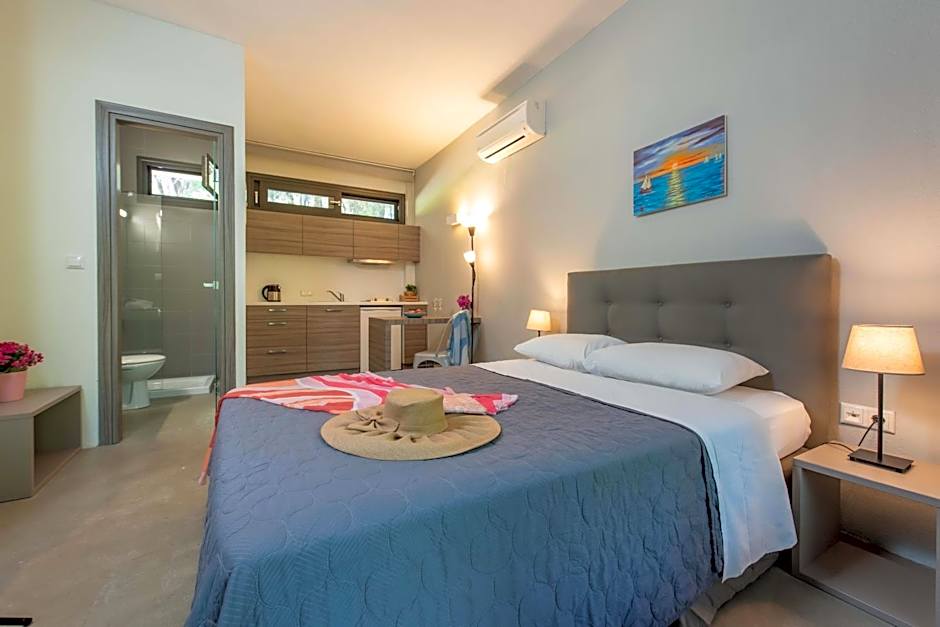 Sani More & Sani Woods