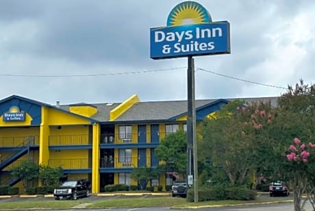 Days Inn & Suites by Wyndham Mobile