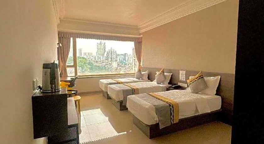 Grand Harbour Hotel