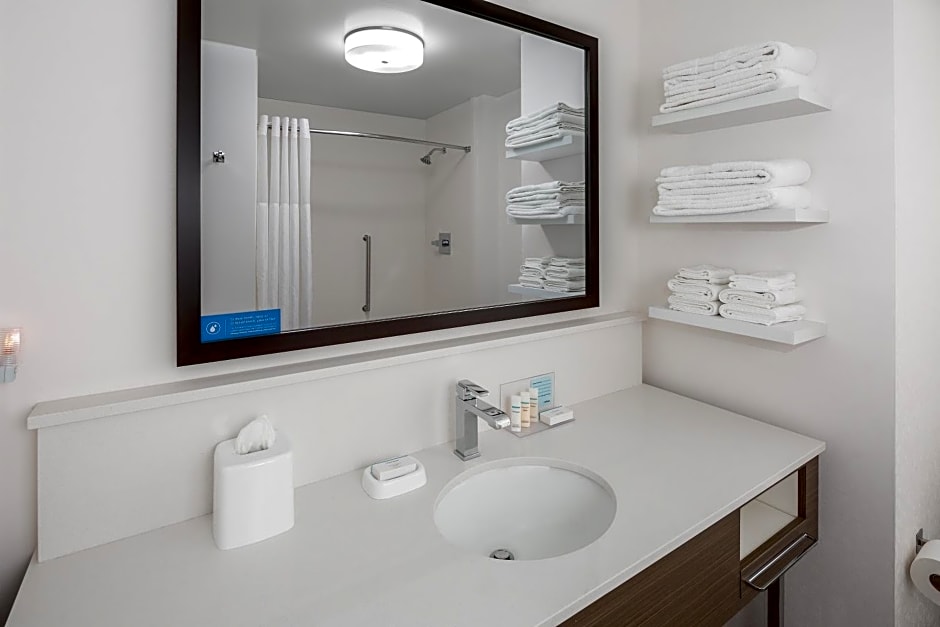 Hampton Inn & Suites San Diego Airport Liberty Station