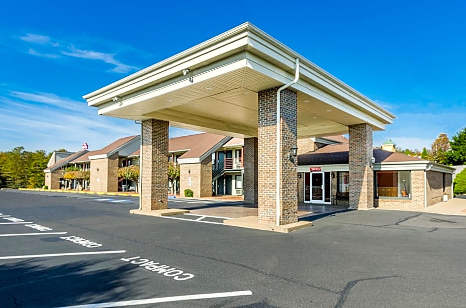 Motel 6 Hillsville, VA