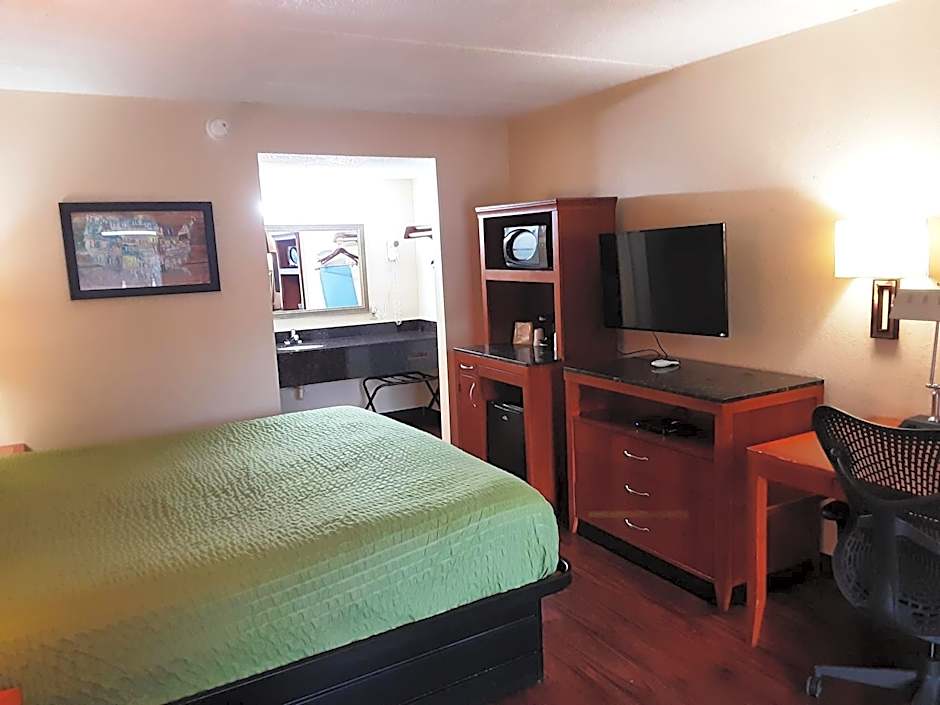 Econo Lodge Inn & Suites Griffin North