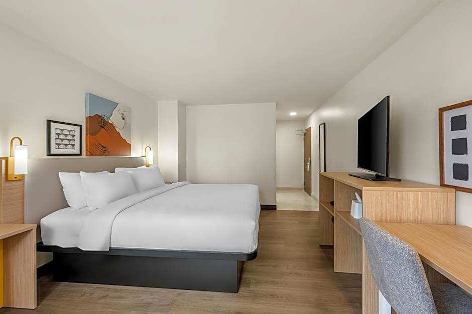 Spark by Hilton Freeport