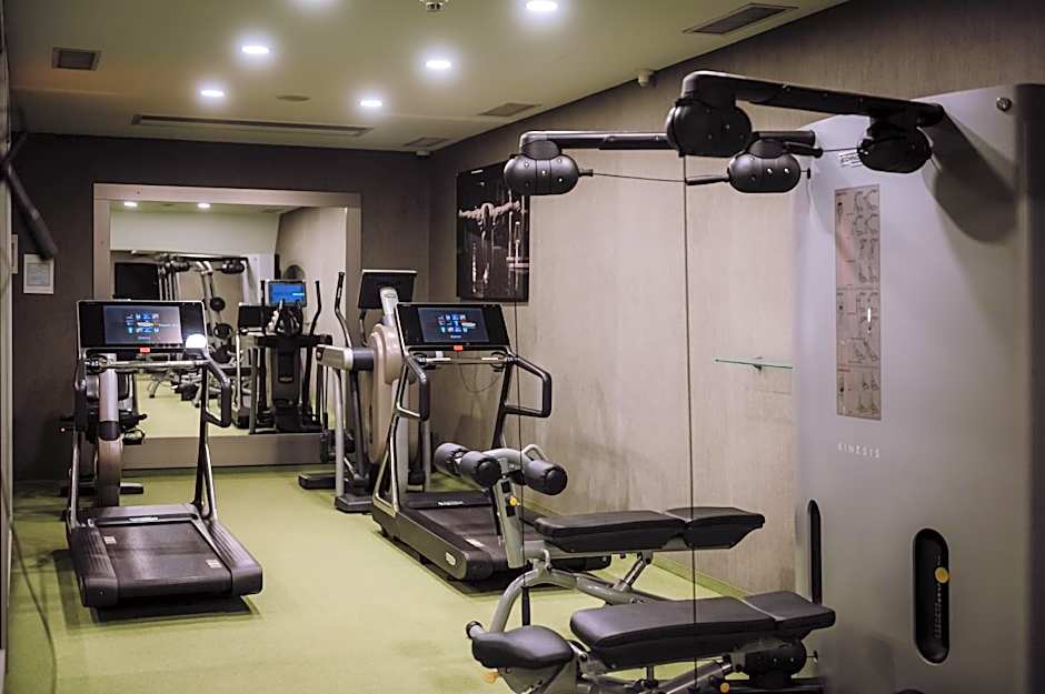 Plaza V Executive Hotel