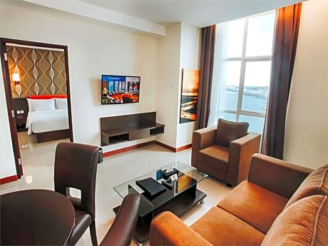 King Suite with Sofa Bed and Sea View