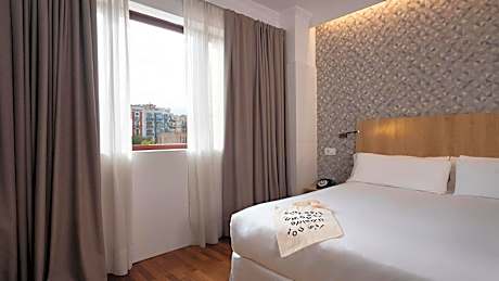 Exterior Superior Room