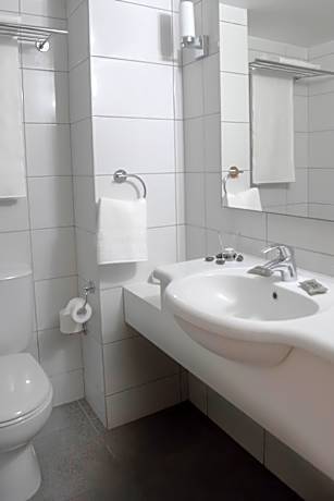 Double or twin pool view