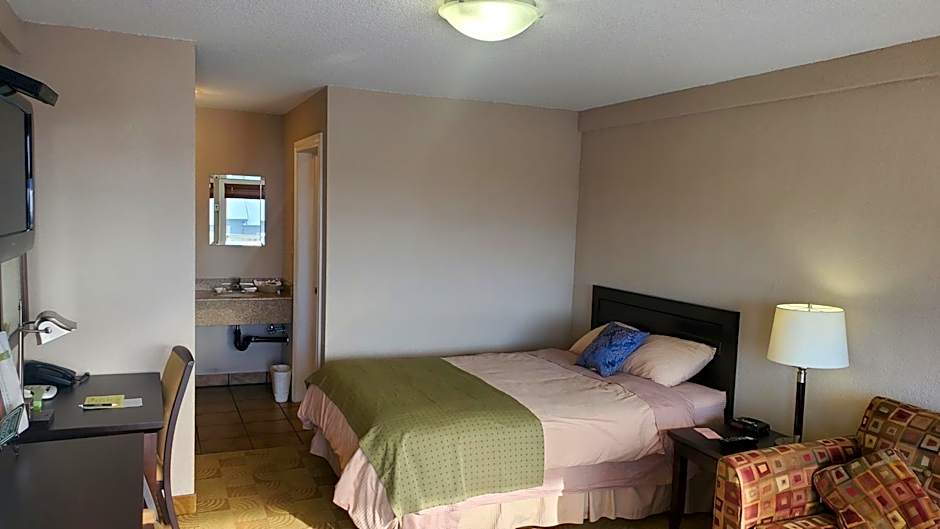 Shoreside Inn & Suites