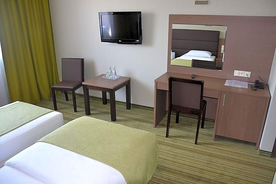 Hotel Pod Dębem