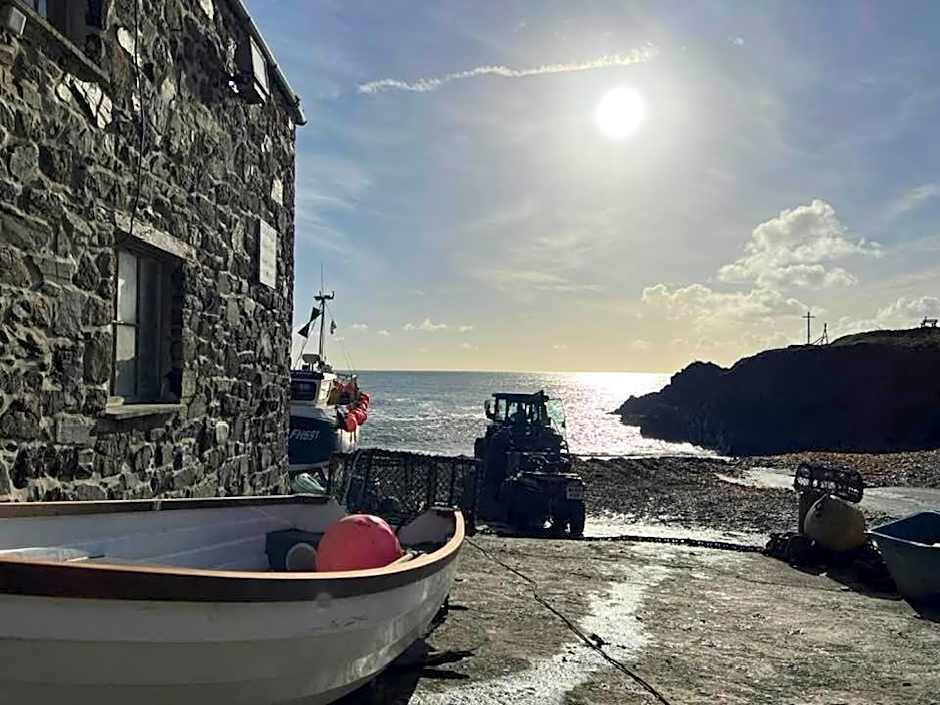 Cadgwith Cove Inn