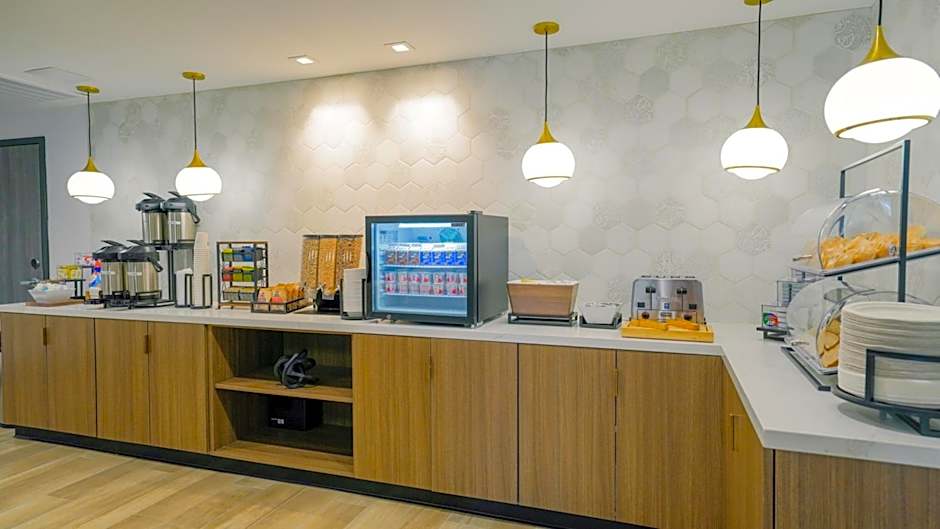 La Quinta Inn & Suites by Wyndham Santa Cruz