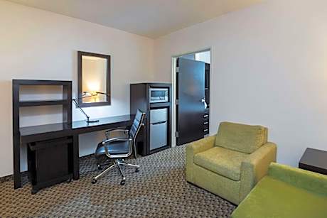 Junior King Suite - Non-Smoking