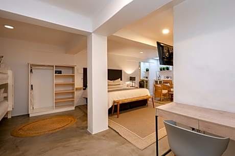 Deluxe Family Room
