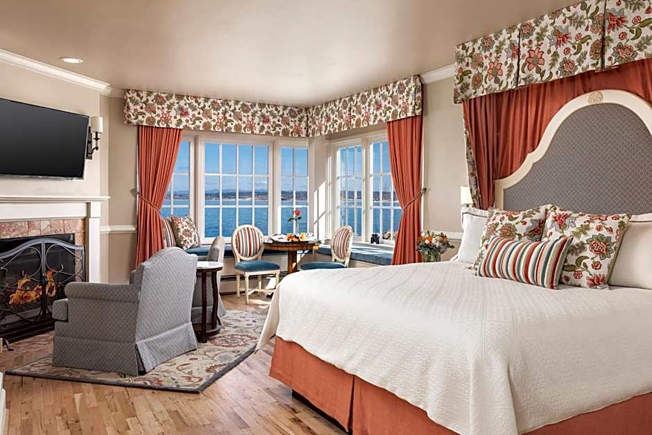 Photo 1 of 8 of Deluxe Ocean 1 King Bed, Corner