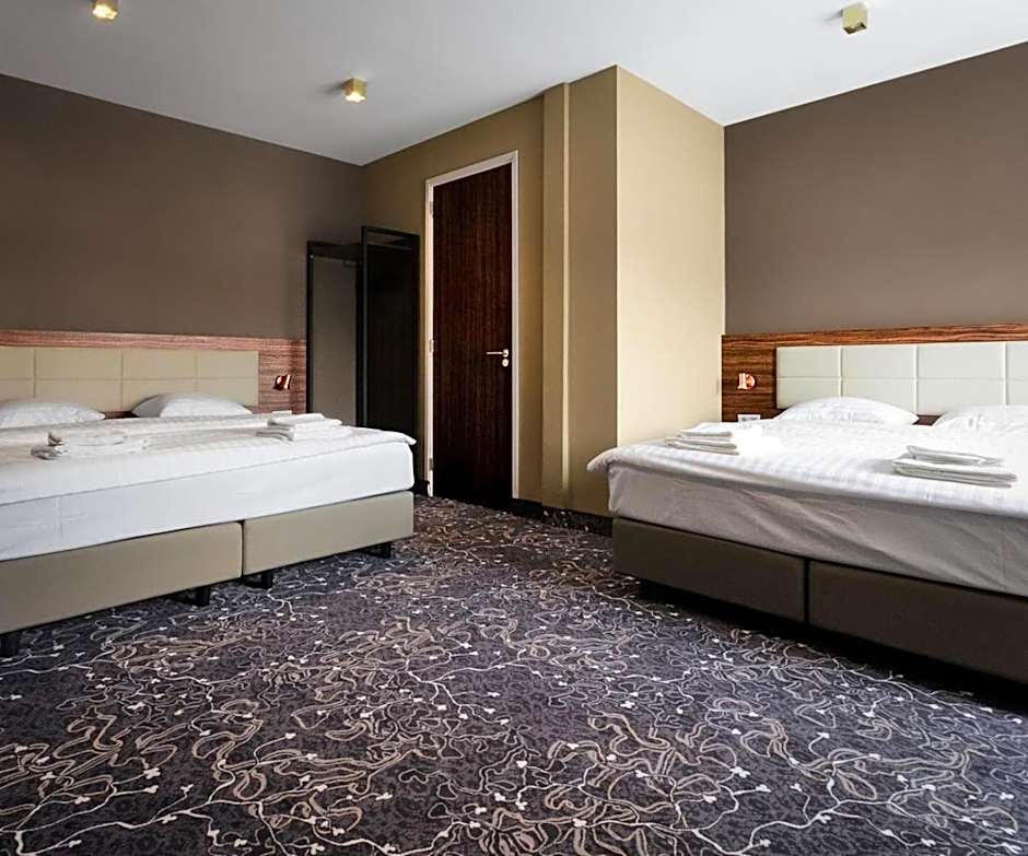 Amsterdam Lake Hotel