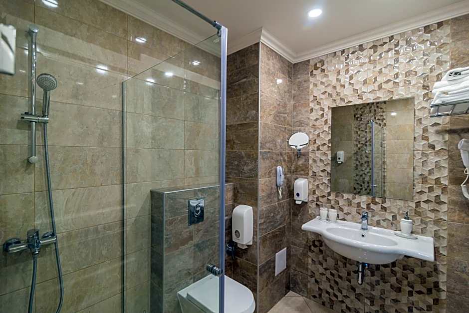 Sunny Castle Hotel - All Inclusive, Beach and Free parking