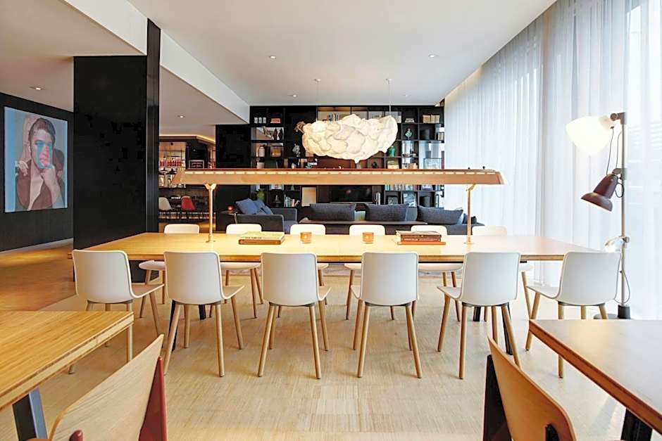 citizenM Schiphol Airport