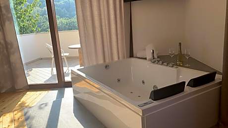 Queen Room with Spa Bath