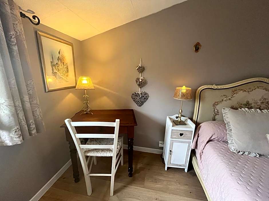 Chambres et Gîte PEYROUTAS " CAMILLE" Vignonet St Emilion