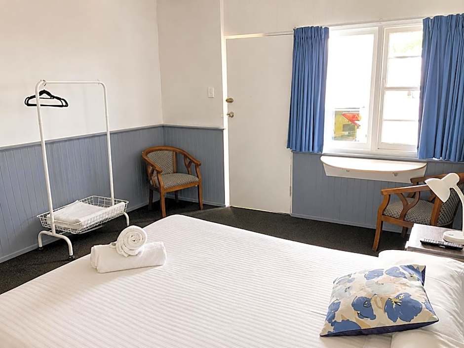 Squid's Ink Motel