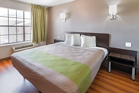 Large Double Room - Non-Smoking