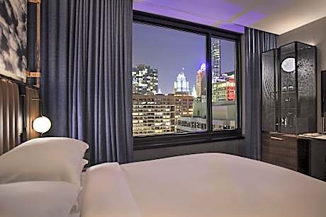 Room, 2 Queen Beds, City View