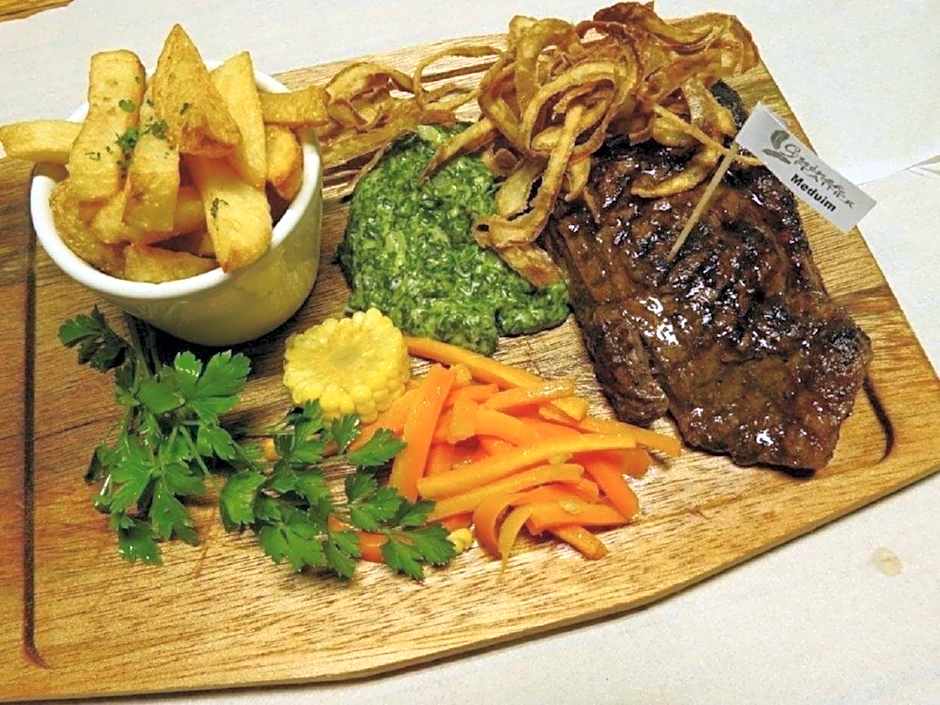 Guinea Feather Country Lodge & Spa