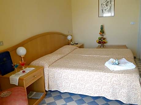 Double Room with Beach Access